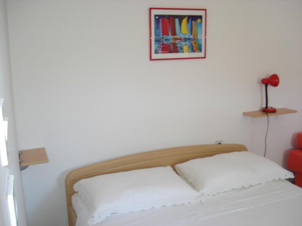 Holiday Home Dora Sutivan Rom bilde